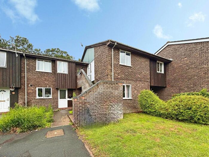 2 Bedroom Maisonette For Sale In Greenham Wood, Bracknell, Berkshire, RG12