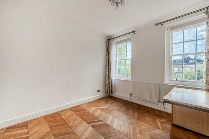 3 Bedroom Flat To Rent In Well Walk, Hampstead, London, NW3