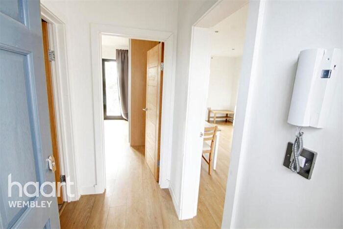 1 Bedroom Flat To Rent In Neasden Lane, NW10