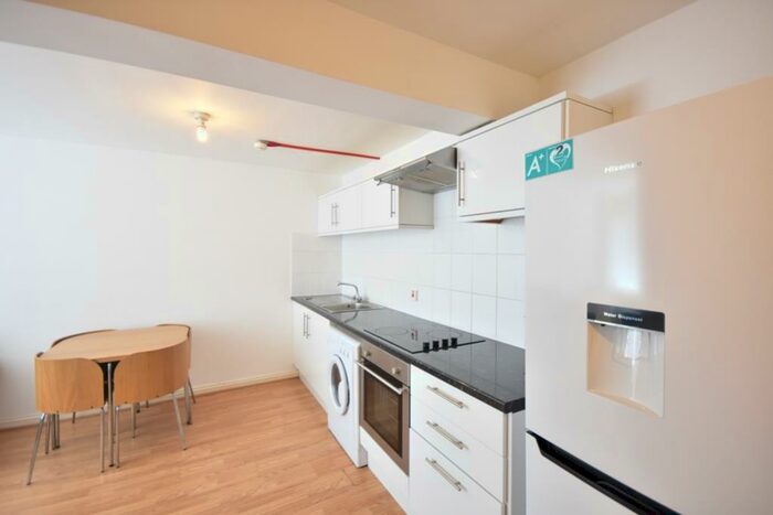 3 Bedroom Flat To Rent In Portman Mews, Sandyford, NE2