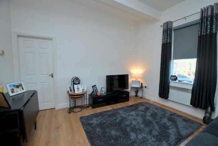 1 Bedroom Flat To Rent In Rooks Nest Road, Wakefield WF1