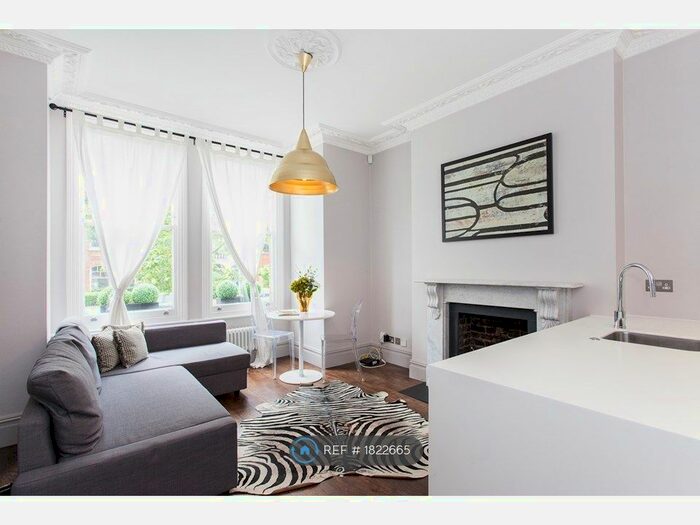 2 Bedroom Flat To Rent In Prince Of Wales Drive, London, SW11