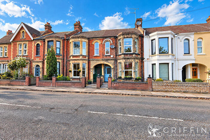 3 Bedroom Terraced House For Sale In Chadwell Road, Grays, RM17