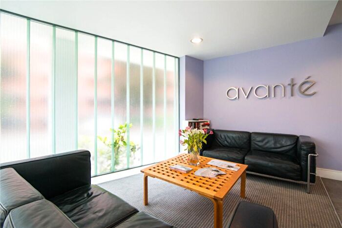 2 Bedroom Apartment For Sale In The Bittoms, Kingston Upon Thames, KT1