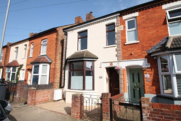 3 Bedroom Semi-Detached House To Rent In Littledale Street, Bedford, Bedfordshire, MK42
