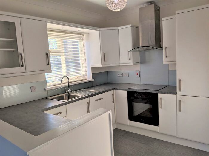 1 Bedroom Flat To Rent In Salisbury Court, Salisbury Avenue, Penarth, CF64