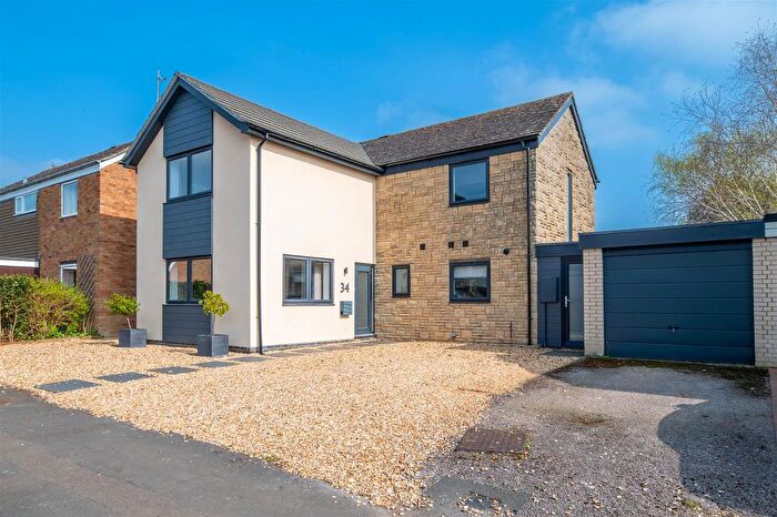 4 Bedroom Property For Sale In Crecy Walk, Woodstock, OX20