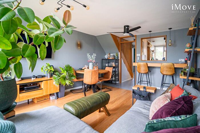 2 Bedroom Maisonette For Sale In Sylvan Road, London, SE19