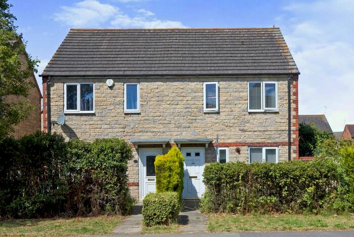 3 Bedroom Semi-Detached House To Rent In Rotherham Road, Dinnington, Sheffield, S25