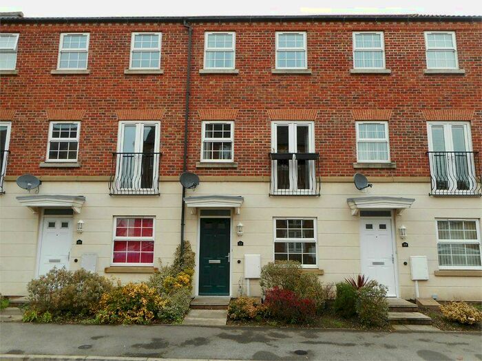4 Bedroom Town House To Rent In Denbigh Avenue, Worksop, S81