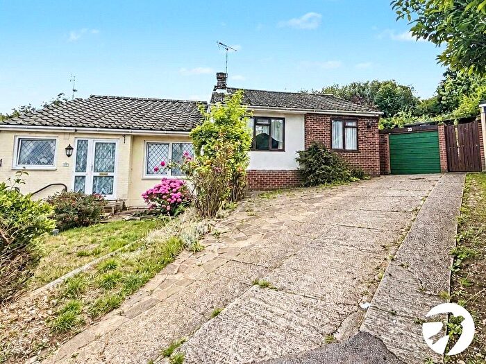 2 Bedroom Bungalow For Sale In Lawn Close, Chatham, Kent, ME4