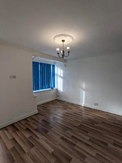 3 Bedroom Semi-Detached House To Rent In Becontree Avenue, Dagenham, RM8