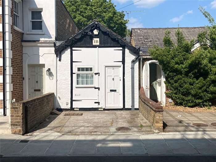 2 Bedroom Flat For Sale In Evelyn Road, Richmond, Surrey, TW9