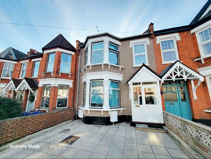 3 Bedroom Terraced House To Rent In Kelvin Avenue, Palmers Green, N13