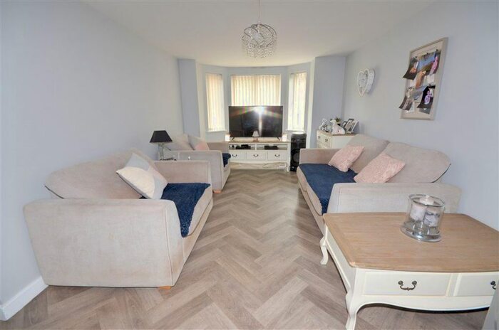 2 Bedroom Flat To Rent In Gascoigne House, Cromwell Mount, Pontefract, WF8