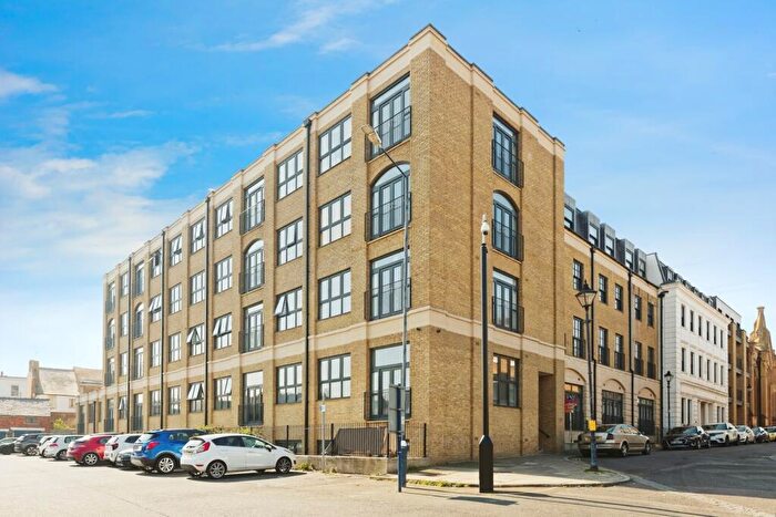 2 Bedroom Flat For Sale In Queensbridge Drive, Ramsgate, Kent, CT11