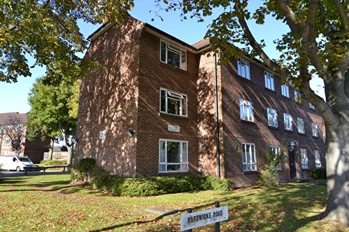 3 Bedroom Flat To Rent In Beaufort Road, Richmond, TW10