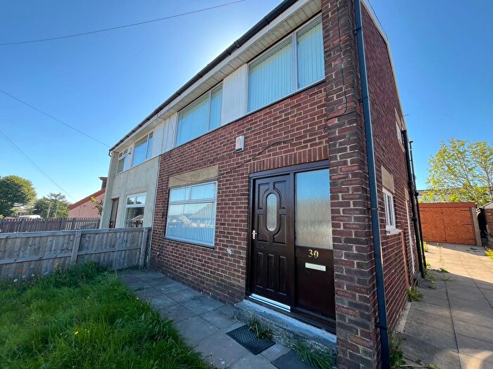 3 Bedroom Semi-Detached House To Rent In Tyersal Close, Bradford, BD4