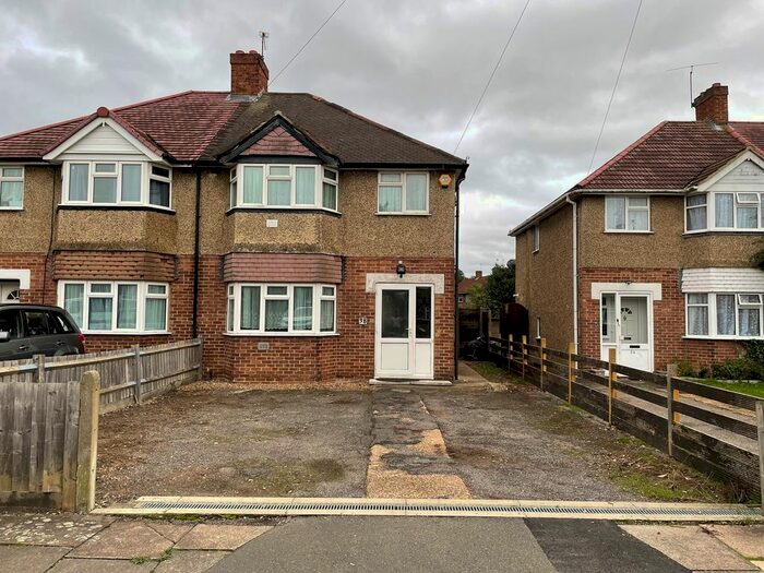 4 Bedroom Semi-Detached House To Rent In Spinney Drive, Feltham, TW14