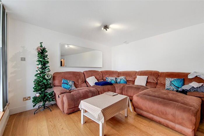 3 Bedroom Flat To Rent In Manchester Road, Cubitt Town, E14