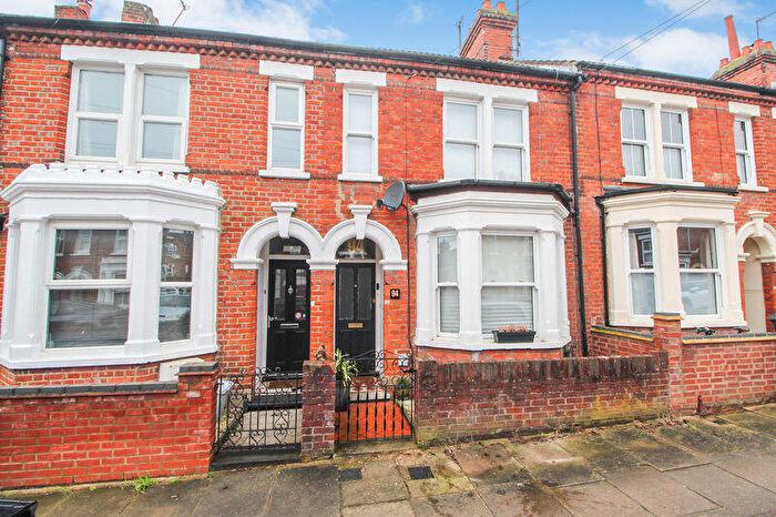 2 Bedroom Apartment For Sale In Salisbury Street, Bedford, MK41