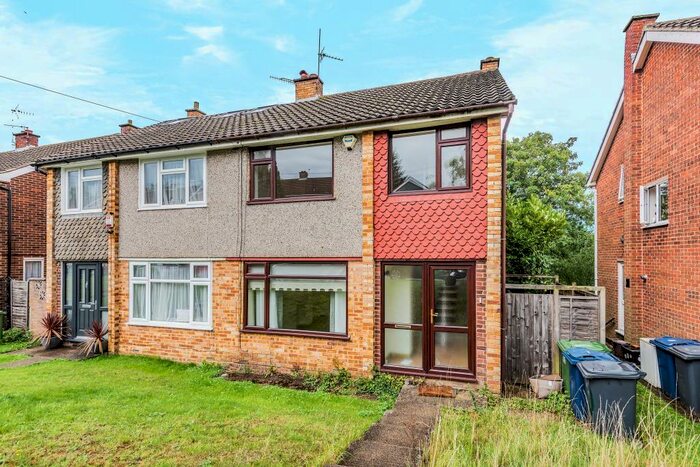 3 Bedroom End Of Terrace House To Rent In High Wycombe, Buckinghamshire, HP13