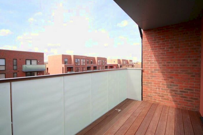 Apartment To Rent In Lawrence Road, South Tottenham, London, N15