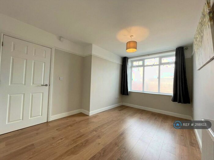 1 Bedroom Flat To Rent In Porthill, Newcastle U Lyme, ST5