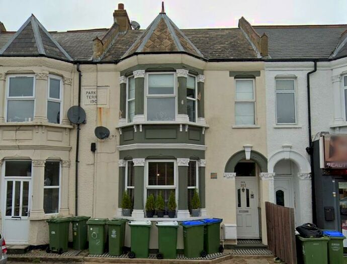 2 Bedroom Apartment To Rent In Park View Road, Welling, DA16