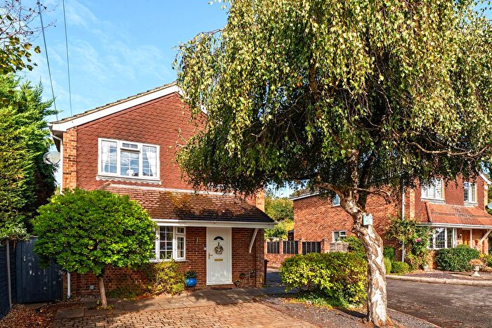 4 Bedroom Detached House For Sale In Trelawn Close, Ottershaw, KT16