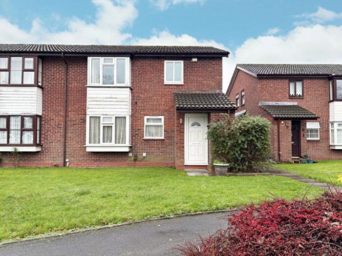 2 Bedroom Maisonette For Sale In Burnham Meadow, Hall Green, B28