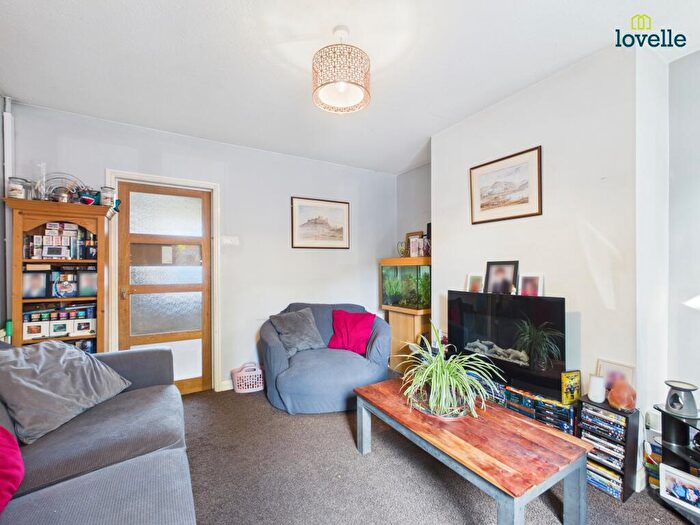 2 Bedroom Semi-Detached House For Sale In St. Peters Avenue, Lincoln, LN6