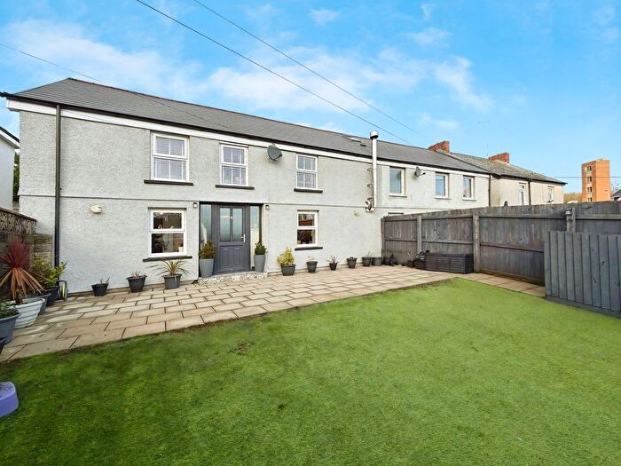 3 Bedroom Semi Detached House For Sale In Compass Row, Pontardawe, Swansea, SA8