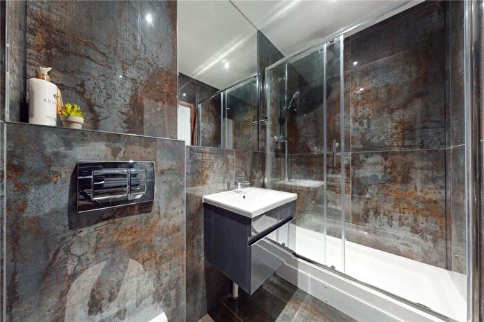 1 Bedroom Apartment To Rent In Apt, South Parade #, LS1