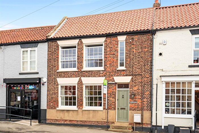 2 Bedroom Terraced House For Sale In Main Street, Roos, HU12