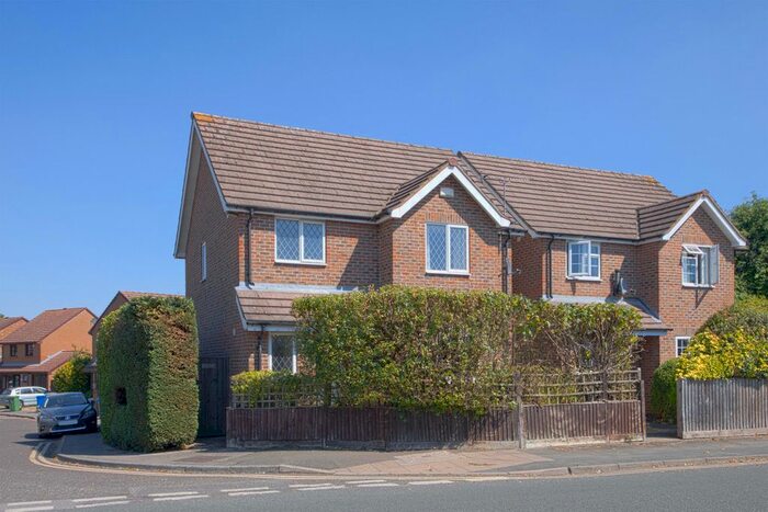 3 Bedroom Detached House To Rent In St Marks Road, Maidenhead, SL6