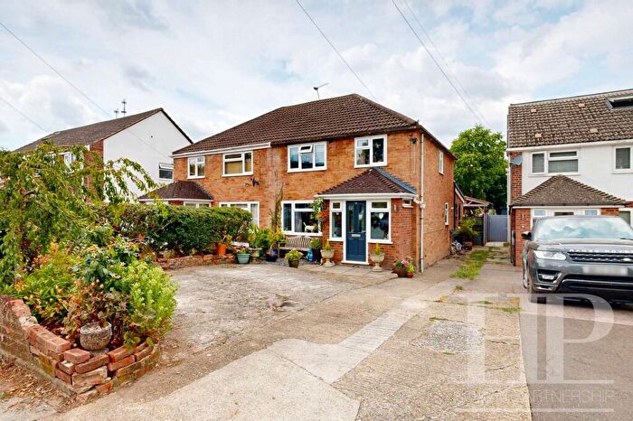 3 Bedroom Semi-Detached House For Sale In Burlands, Crawley, RH11