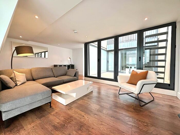 2 Bedroom Flat To Rent In New York Road, Leeds, West Yorkshire, LS2