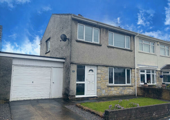 3 Bedroom House To Rent In Rhyd Y Nant, Pontyclun, CF72