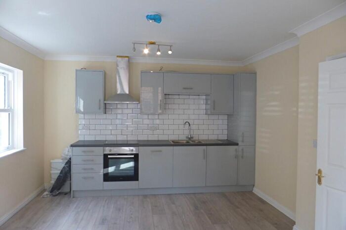 1 Bedroom Flat To Rent In High Street, Ewell, KT17