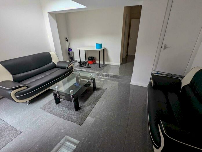 6 Bedroom Terraced House To Rent In Blenheim Road, Reading, RG1