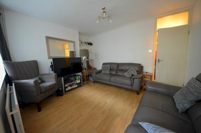 2 Bedroom Maisonette To Rent In Hampson Way, Stockwell, SW8