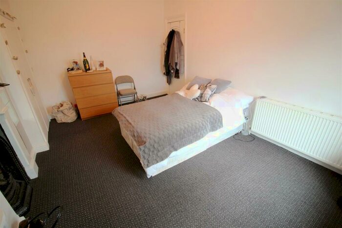 6 Bedroom House To Rent In Victoria Road, Hyde Park, Leeds, LS6