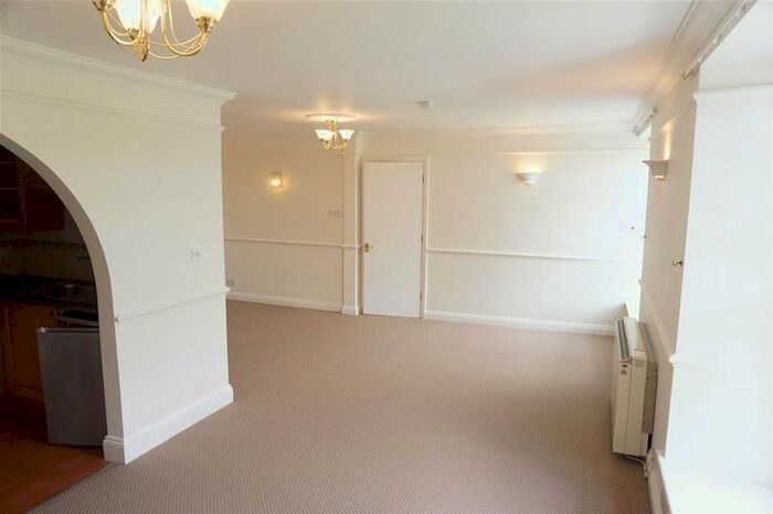 1 Bedroom Flat To Rent In Fore Street, Camelford, PL32