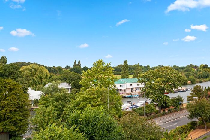 2 Bedroom Apartment For Sale In Portsmouth Road, Surbiton, KT6