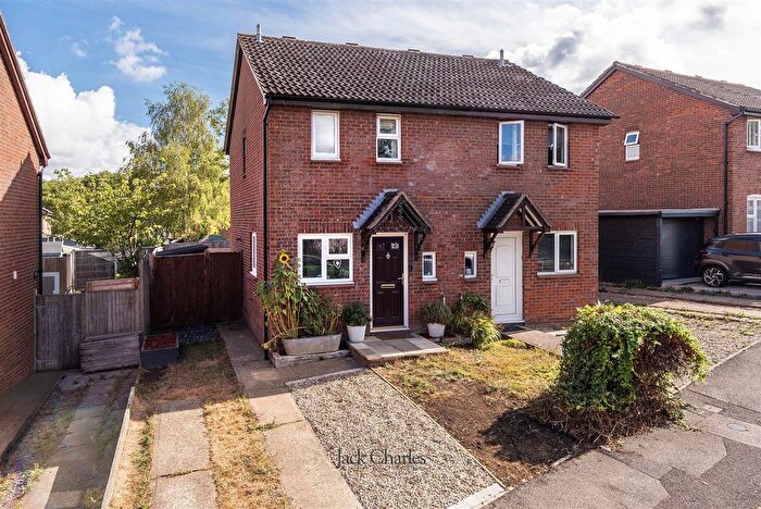 2 Bedroom Semi-Detached House For Sale In Hawthorn Walk, Tunbridge Wells, TN2