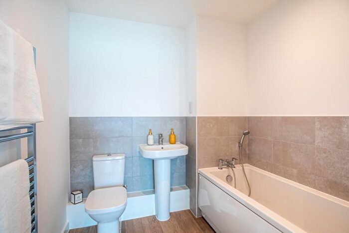 2 Bedroom Flat To Rent In Centenary Plaza, Southampton, SO19