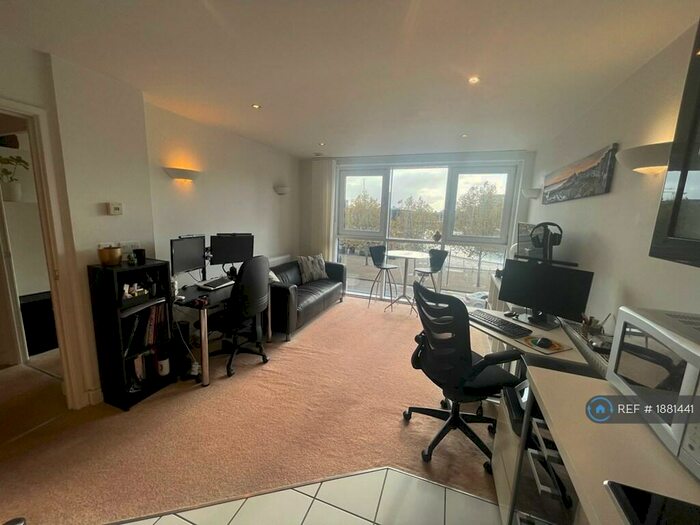 1 Bedroom Flat To Rent In Western Gateway, London, E16