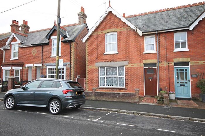 3 Bedroom Semi-detached House To Rent In Yarmouth, PO41