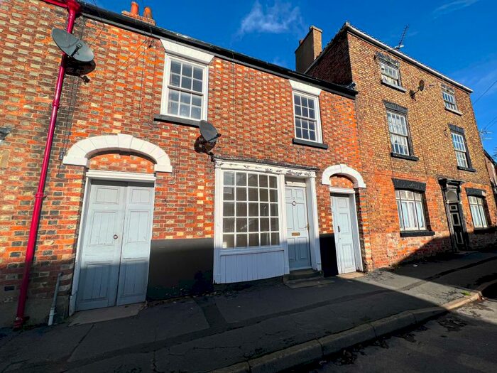 4 Bedroom Semi-Detached House To Rent In Cross Street, Crowle, Scunthorpe, DN17